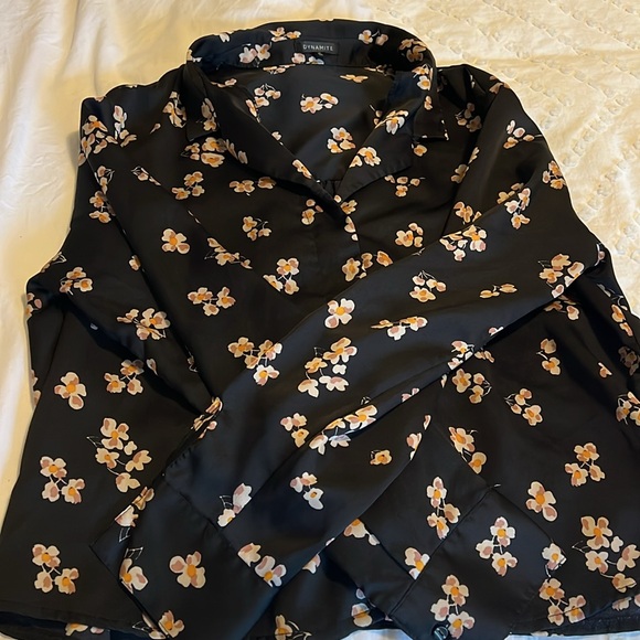 Dynamite floral satin blouse - Picture 4 of 4